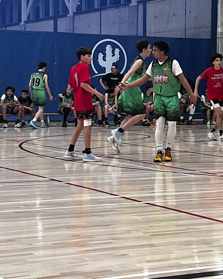 Vipers players in green jerseys battling for position mid-game